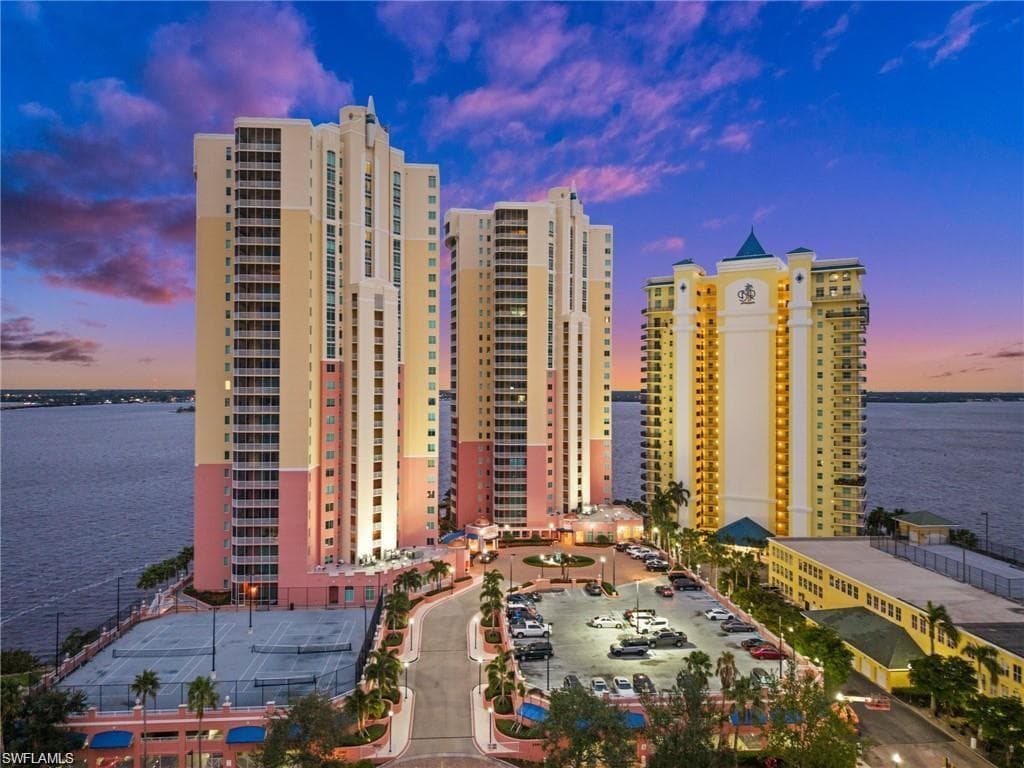 2743 1st ST 305 FORT MYERS, FL 33916