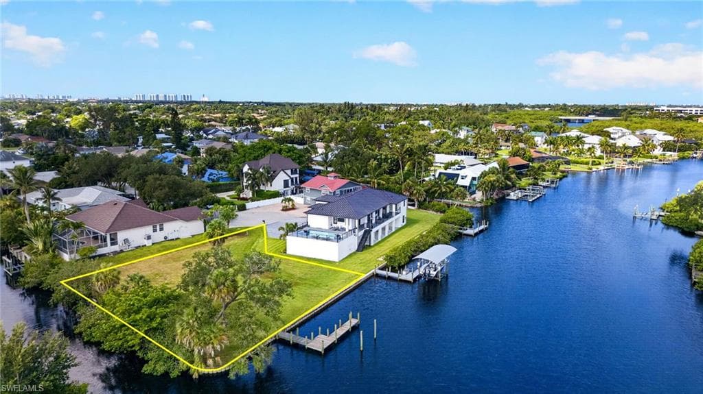 27218 High Seas LN BONITA SPRINGS, FL 34135