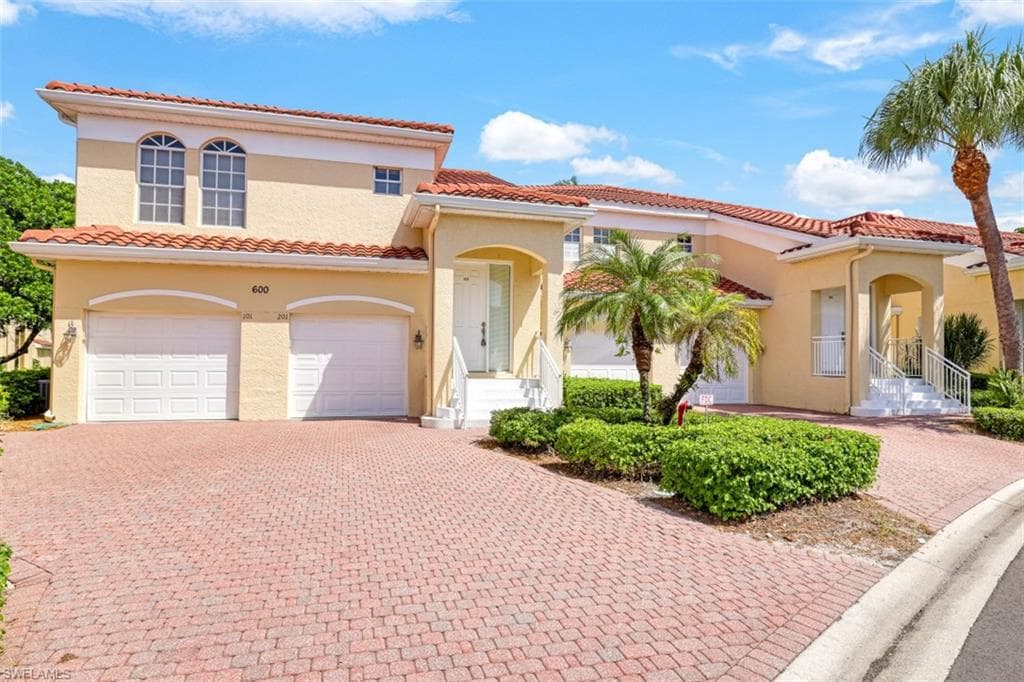 600 L Ambiance CIR 6 NAPLES, FL 34108