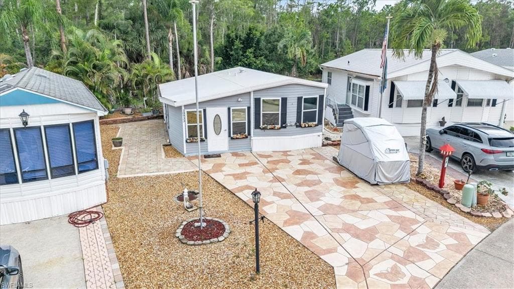 10933 Brown Pelican CIR ESTERO, FL 33928