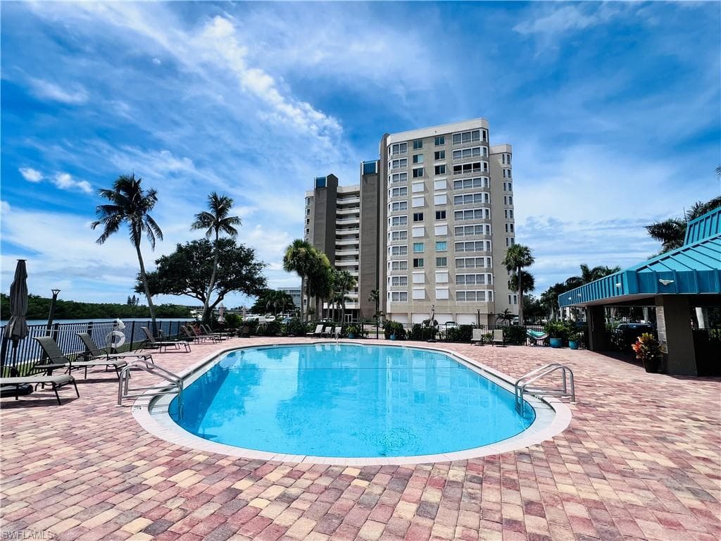 25 Bluebill AVE 1002 NAPLES, FL 34108