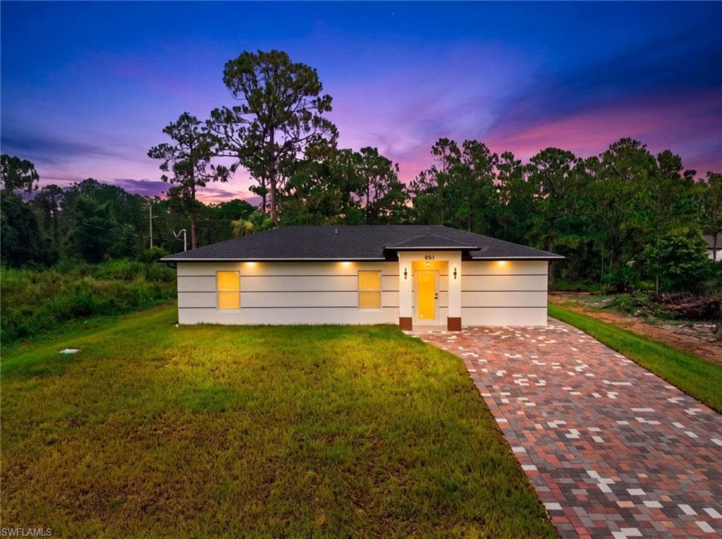 851 Calumet ST E LEHIGH ACRES, FL 33974