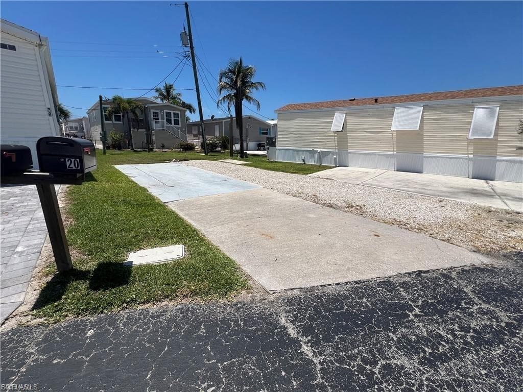 20 Helen LN FORT MYERS BEACH, FL 33931