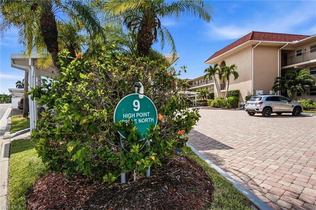9 High Point CIR N 108 NAPLES, FL 34103