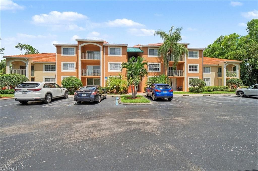 1280 Wildwood Lakes BLVD 106 NAPLES, FL 34104