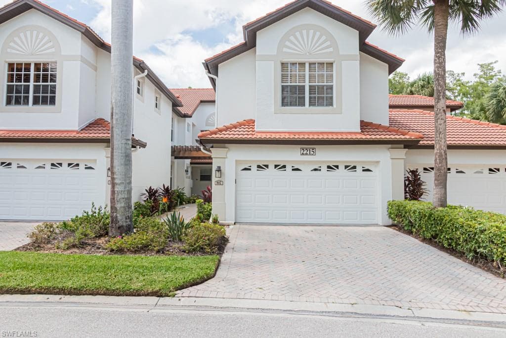 2215 Hawksridge DR 802 NAPLES, FL 34105