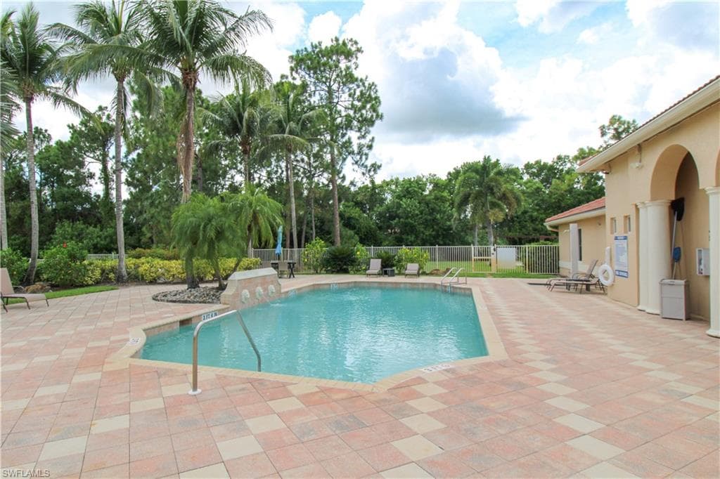 8215 Ibis Club DR 102 NAPLES, FL 34104