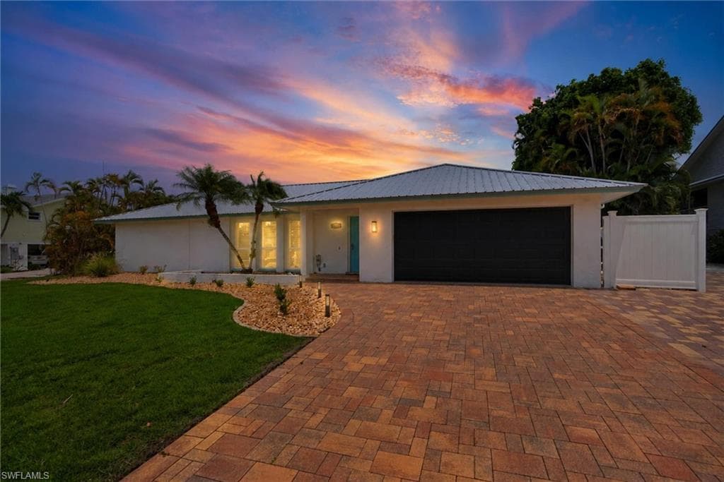 1477 Albatross RD SANIBEL, FL 33957