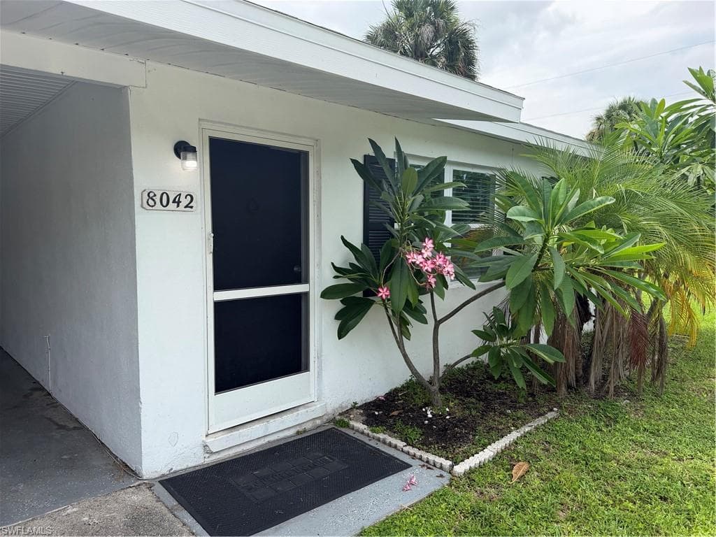 8042 Cleaves RD 8042 NORTH FORT MYERS, FL 33903