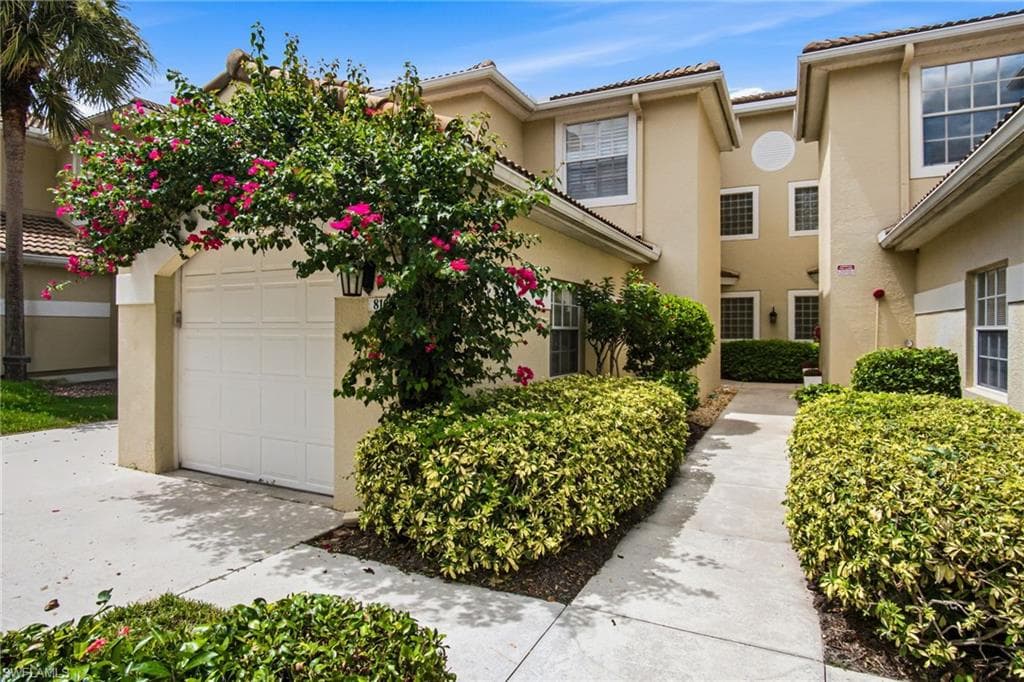 77 Silver Oaks CIR 8102 NAPLES, FL 34119