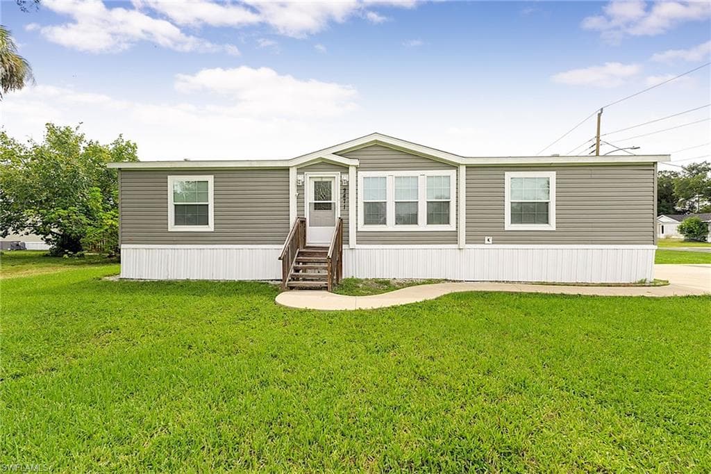2471 Brownell CT NORTH FORT MYERS, FL 33917