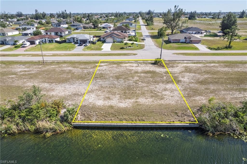 2825 Diplomat PKWY W CAPE CORAL, FL 33993