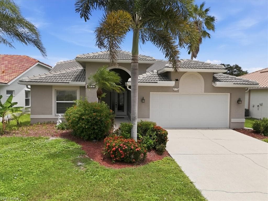 8137 Breton CIR FORT MYERS, FL 33912