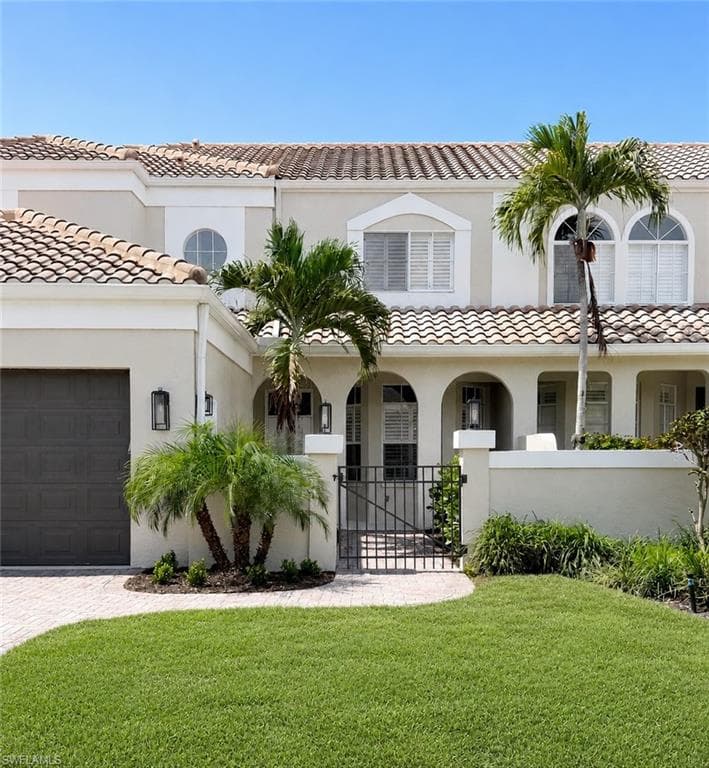 4872 Boulevard CT NAPLES, FL 34103