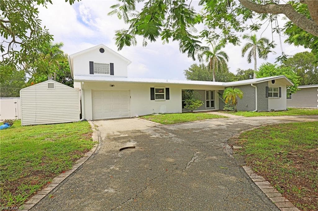 1353 Stadler DR FORT MYERS, FL 33901