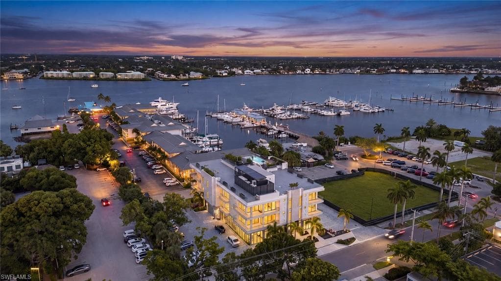 1165 8TH ST S #302 NAPLES, FL 34102