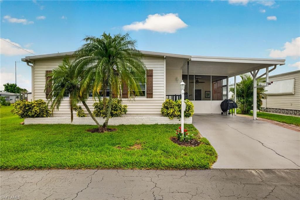 820 Peaceful DR NORTH FORT MYERS, FL 33917
