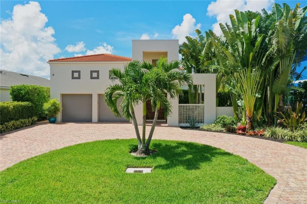 576 96th AVE N NAPLES, FL 34108