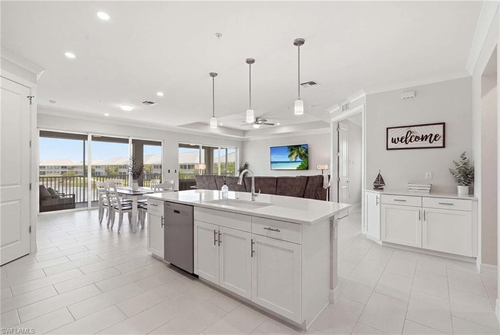 239 Indies DR E 202 NAPLES, FL 34114