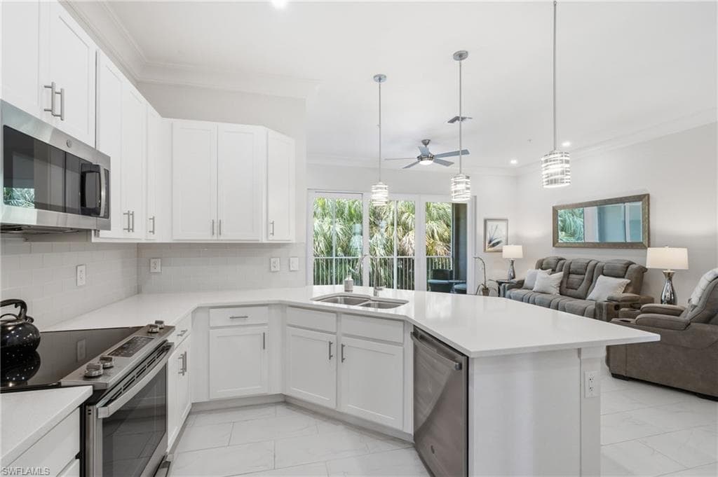 238 Indies DR E 201 NAPLES, FL 34114