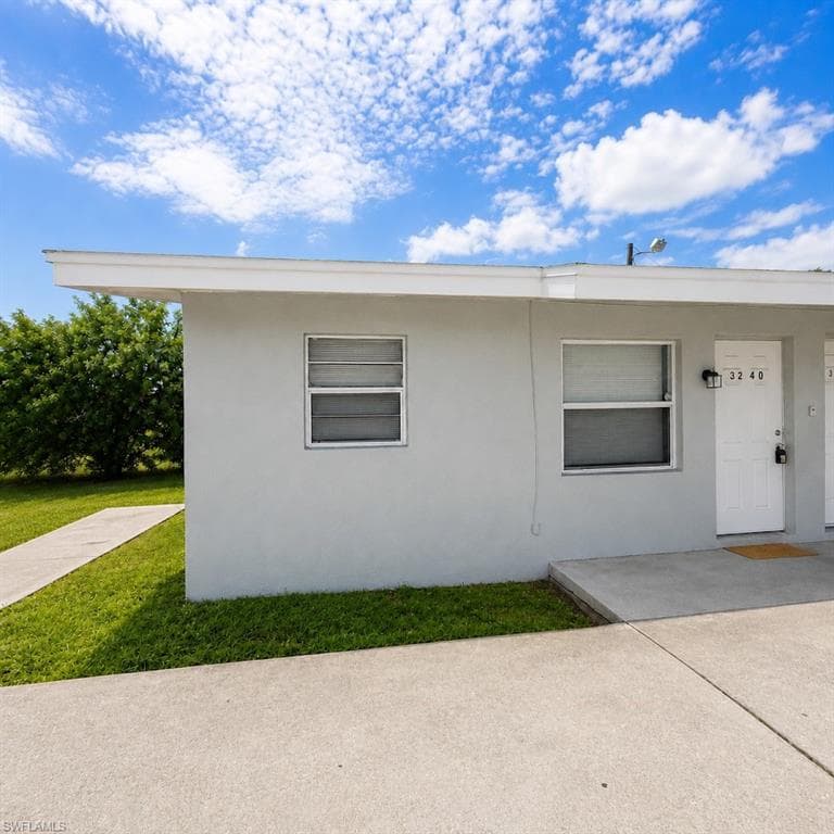3240 Dora ST FORT MYERS, FL 33916