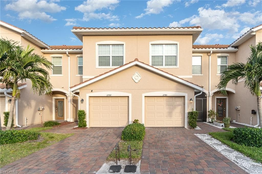 2740 Blossom WAY NAPLES, FL 34120