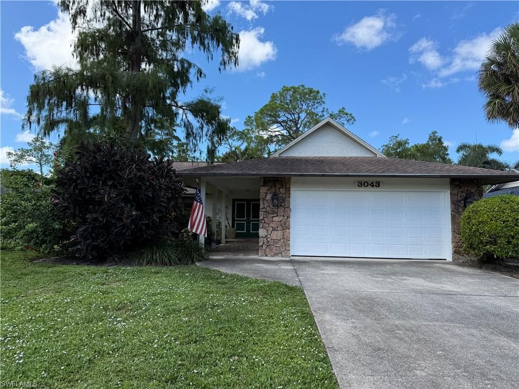 3043 Round Table CT NAPLES, FL 34112