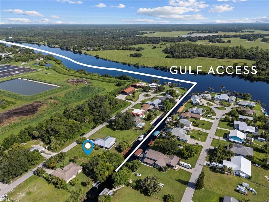 2191 Safe Harbour CT ALVA, FL 33920