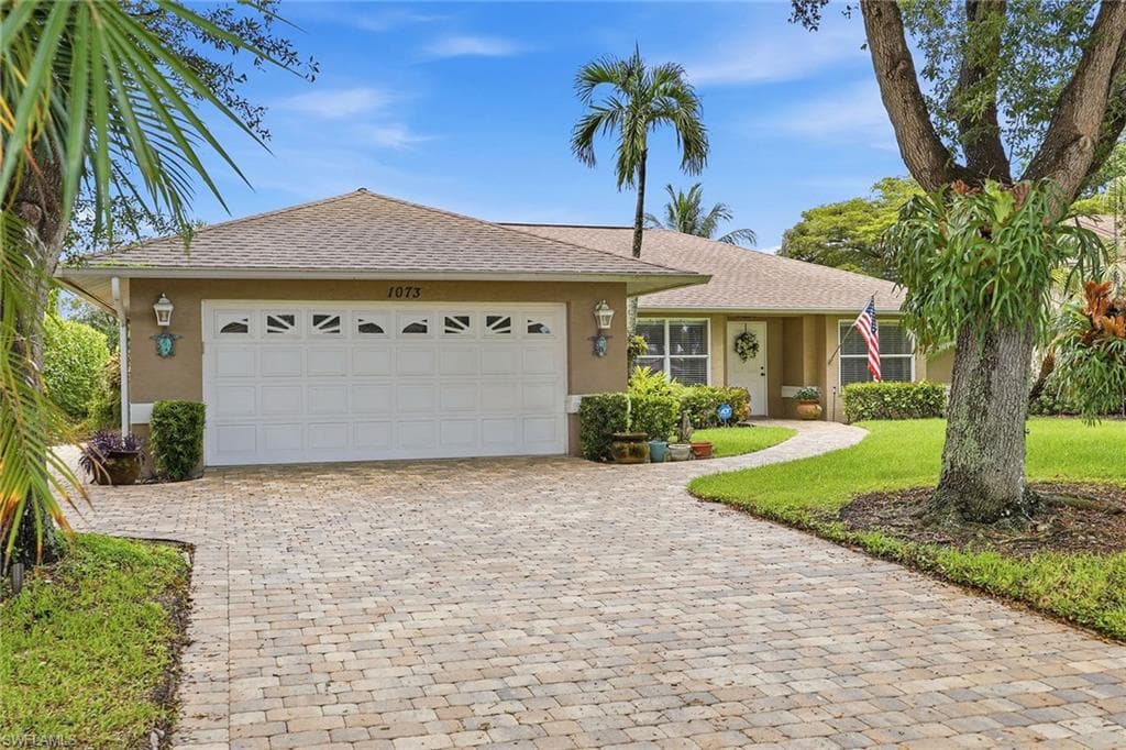1073 Alhambra CIR NAPLES, FL 34103