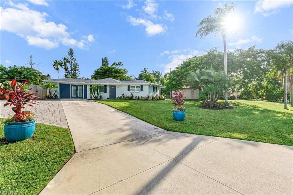 9792 Tonya CT BONITA SPRINGS, FL 34135