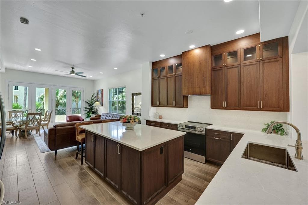 2609 Estrella CT 1902 NAPLES, FL 34109