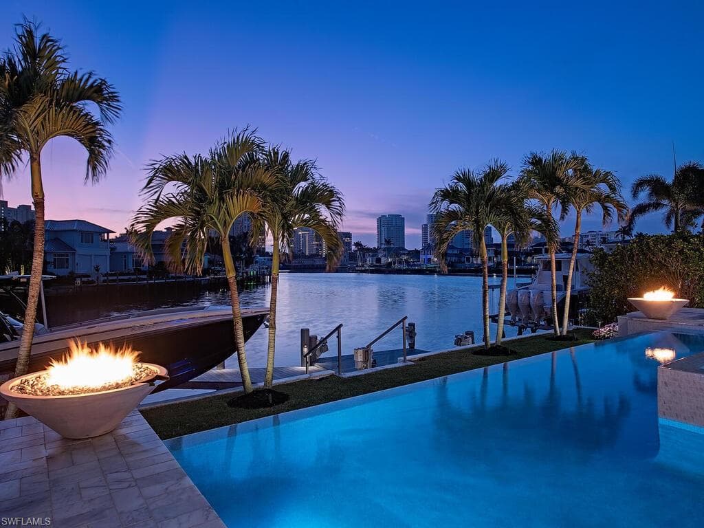 3801 CRAYTON RD NAPLES, FL 34103