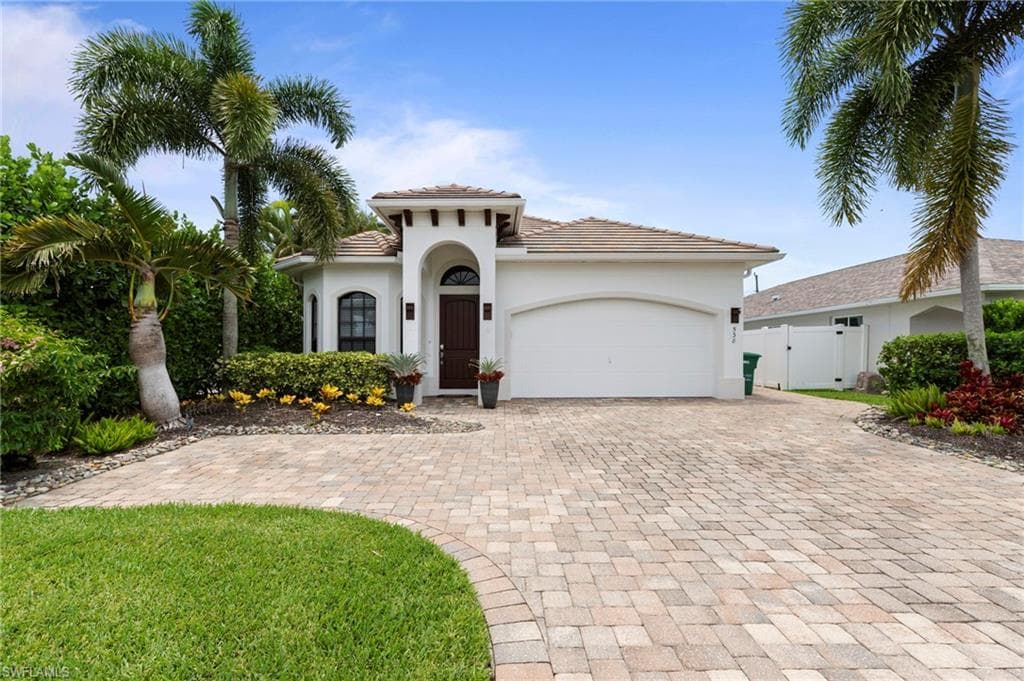 538 104th AVE N NAPLES, FL 34108