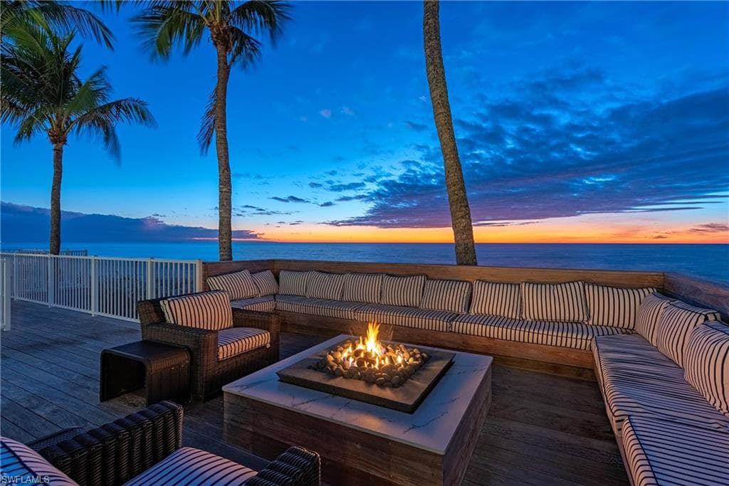 3377 Gulf Shore BLVD N 2A NAPLES, FL 34103
