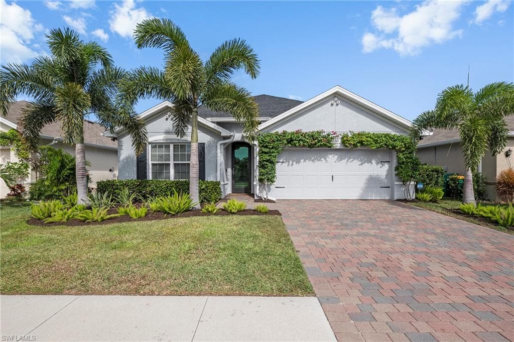 689 Hadley ST E NAPLES, FL 34104