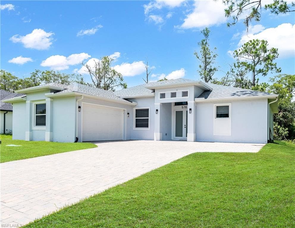 578 Woodview DR LEHIGH ACRES, FL 33972
