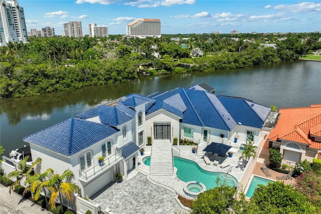 4900 Gulf Shore BLVD N NAPLES, FL 34103
