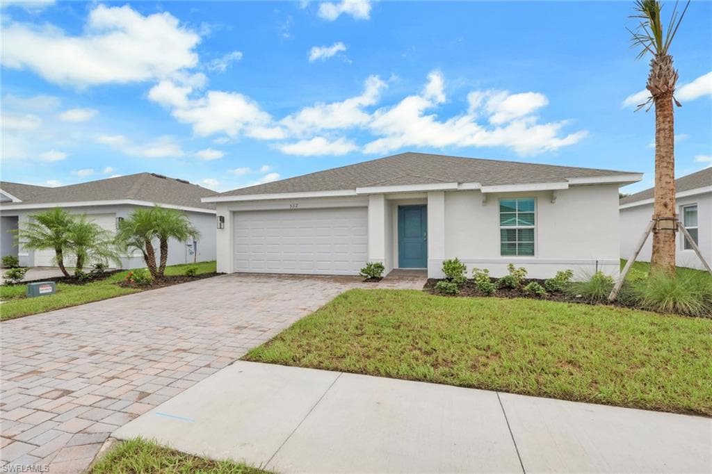 533 Ilaria CT LEHIGH ACRES, FL 33936