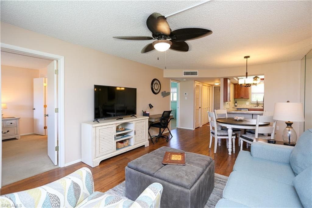300 Forest Lakes BLVD 202 NAPLES, FL 34105
