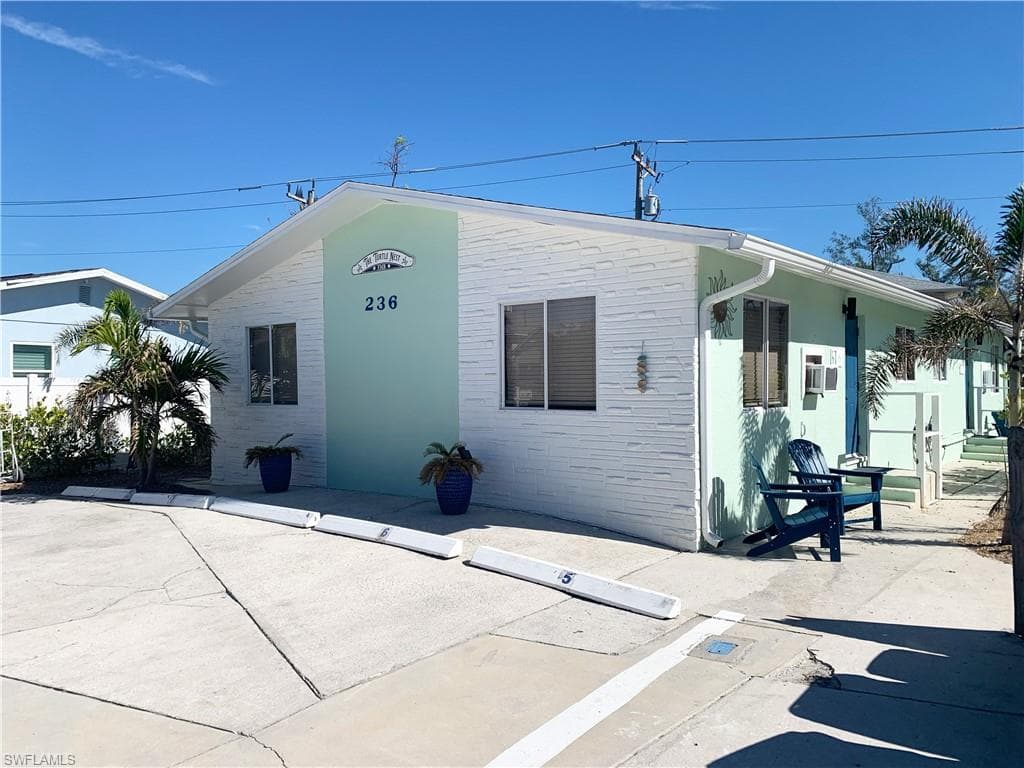 236 Fairweather LN FORT MYERS BEACH, FL 33931
