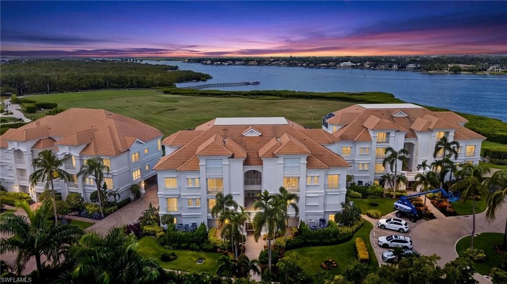1600 STAR POINT LN 2-201 NAPLES, FL 34112