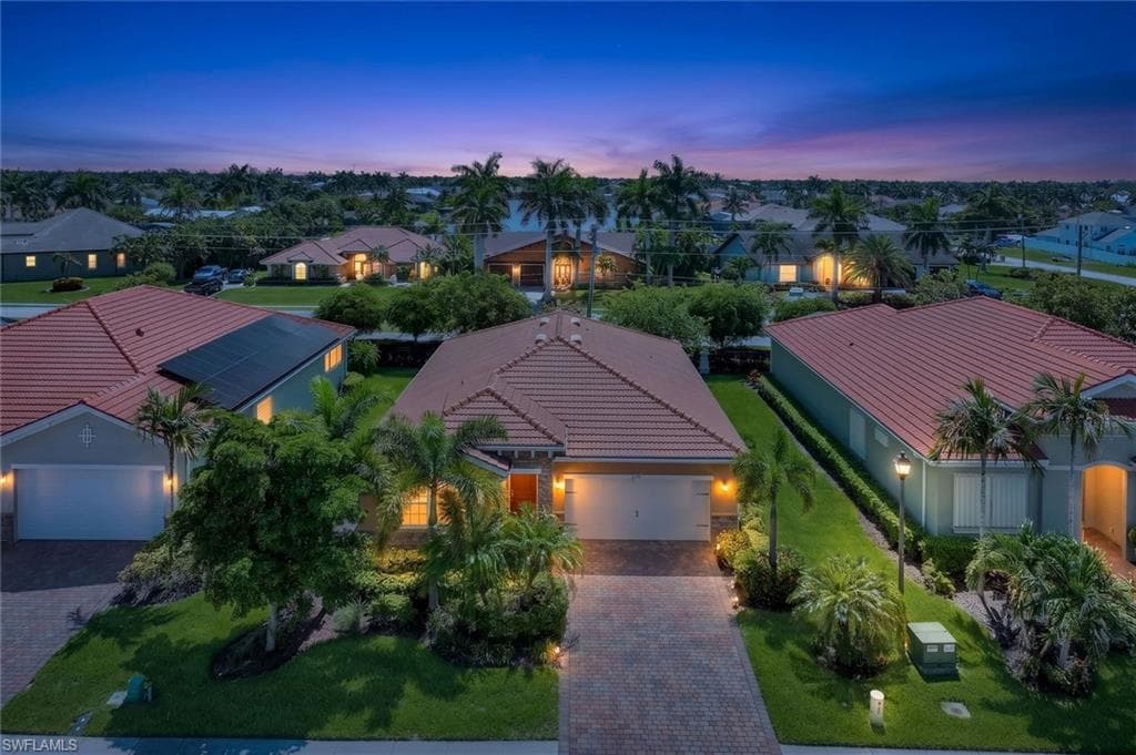 2899 Sunset Pointe CIR CAPE CORAL, FL 33914