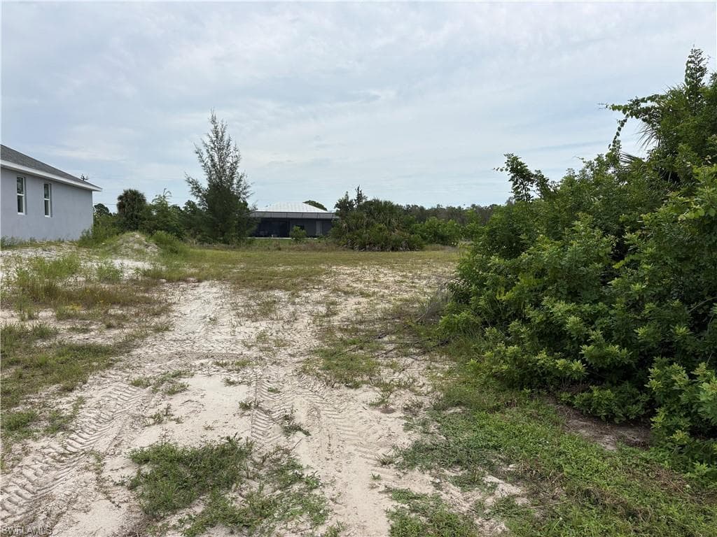 2725 NW 41st AVE CAPE CORAL, FL 33993
