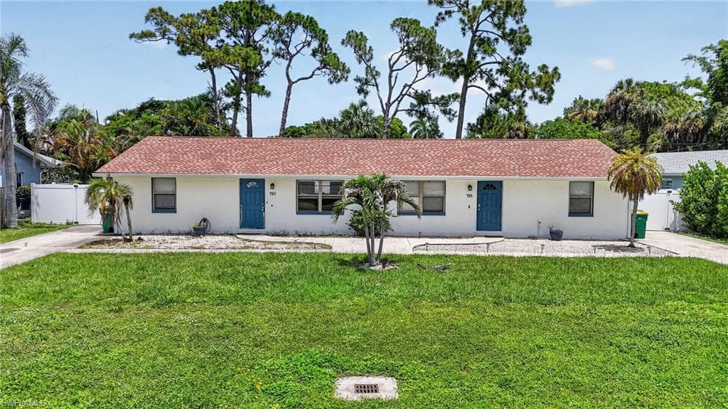 781 95th AVE N NAPLES, FL 34108