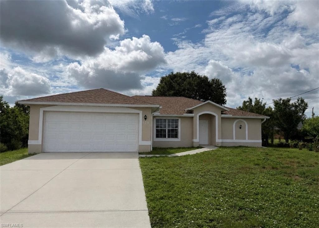 573 Bourse CIR LEHIGH ACRES, FL 33974