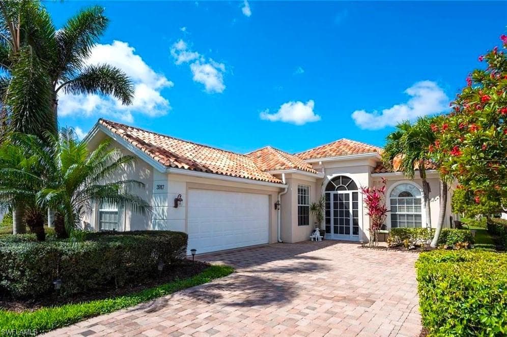 3917 Isla Ciudad CT NAPLES, FL 34109