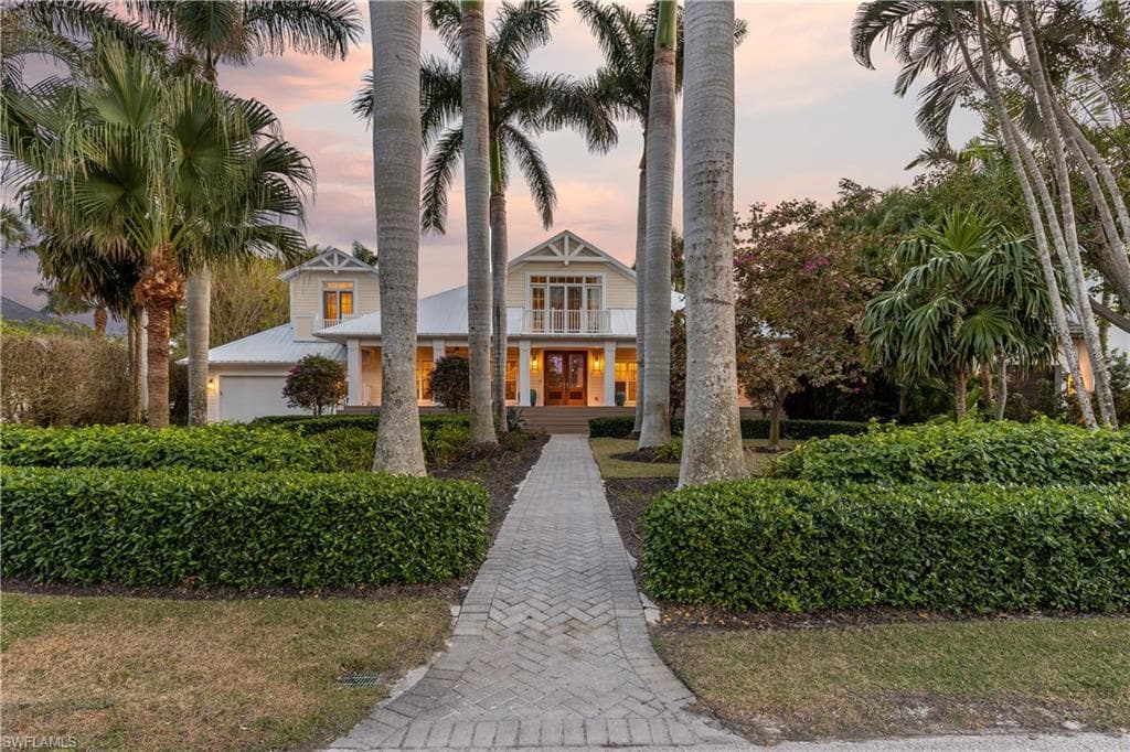 154 4th AVE N NAPLES, FL 34102