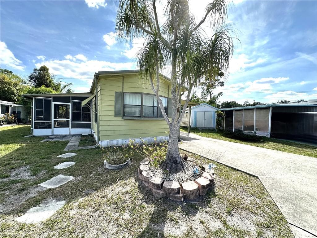 280 Flame LN NORTH FORT MYERS, FL 33917
