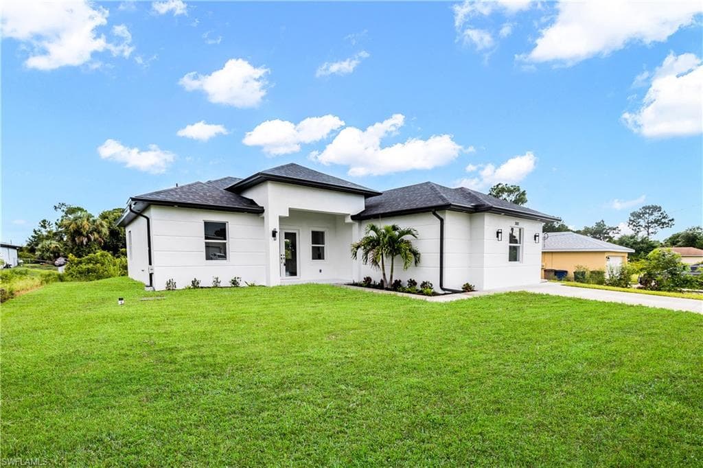 3007 72nd ST W LEHIGH ACRES, FL 33971