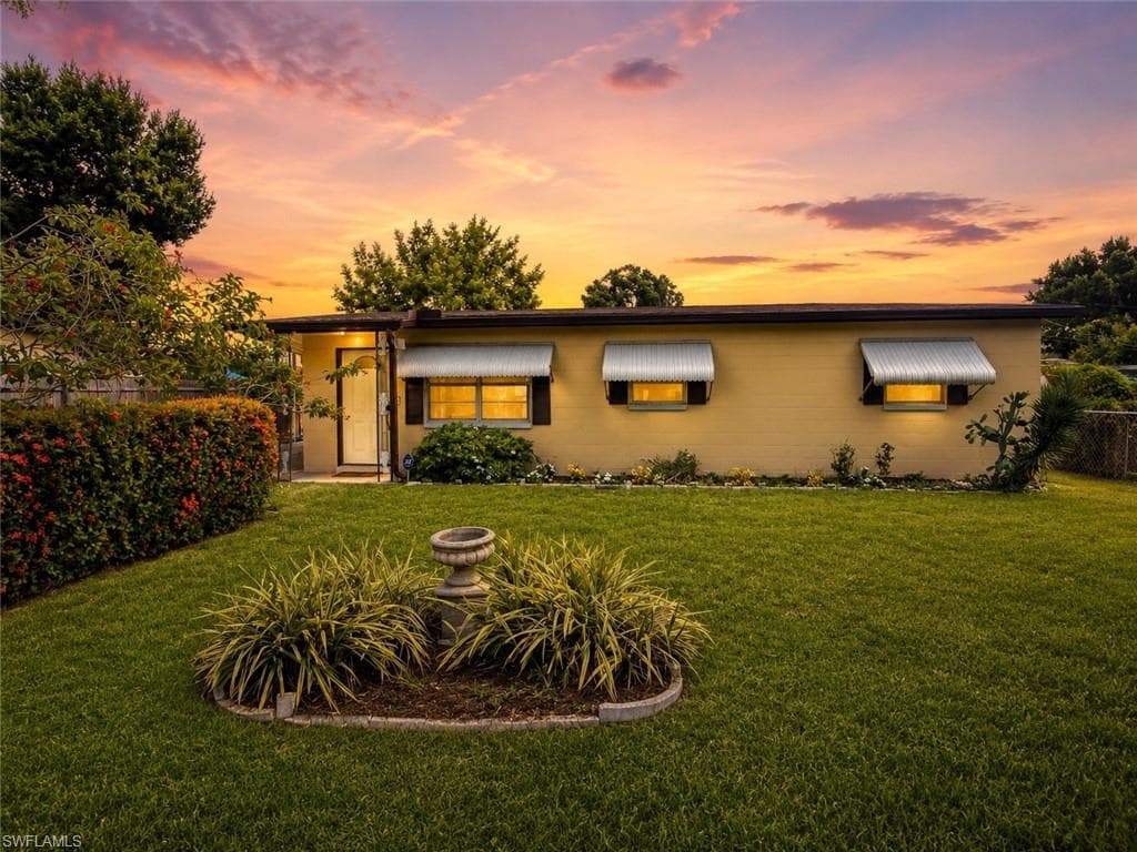 930 Narcissus ST NORTH FORT MYERS, FL 33903